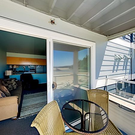 New Listing! Bay-View Beauty With Private Balcony Condo Lincoln City Exteriör bild
