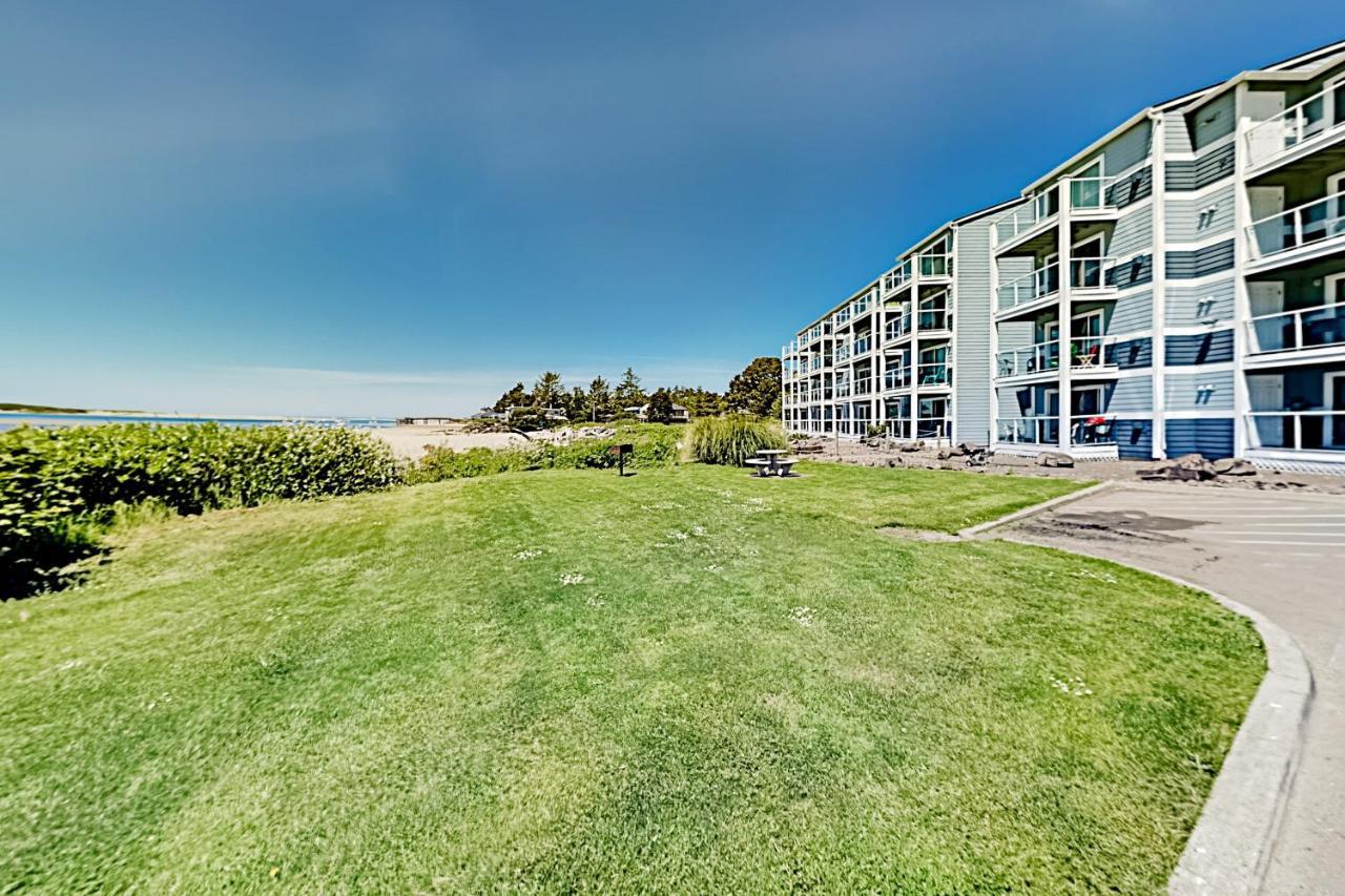 New Listing! Bay-View Beauty With Private Balcony Condo Lincoln City Exteriör bild