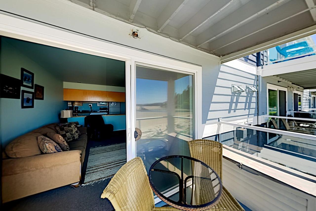 New Listing! Bay-View Beauty With Private Balcony Condo Lincoln City Exteriör bild