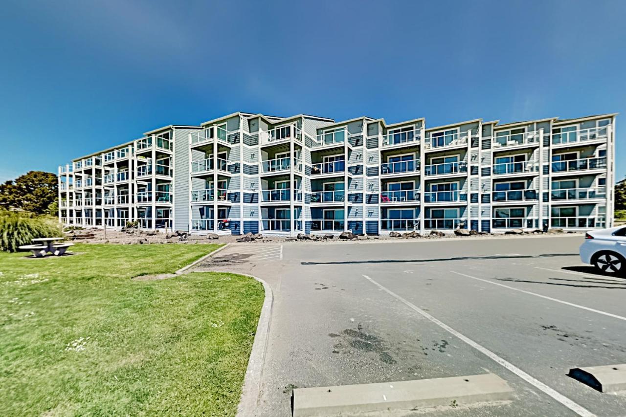 New Listing! Bay-View Beauty With Private Balcony Condo Lincoln City Exteriör bild