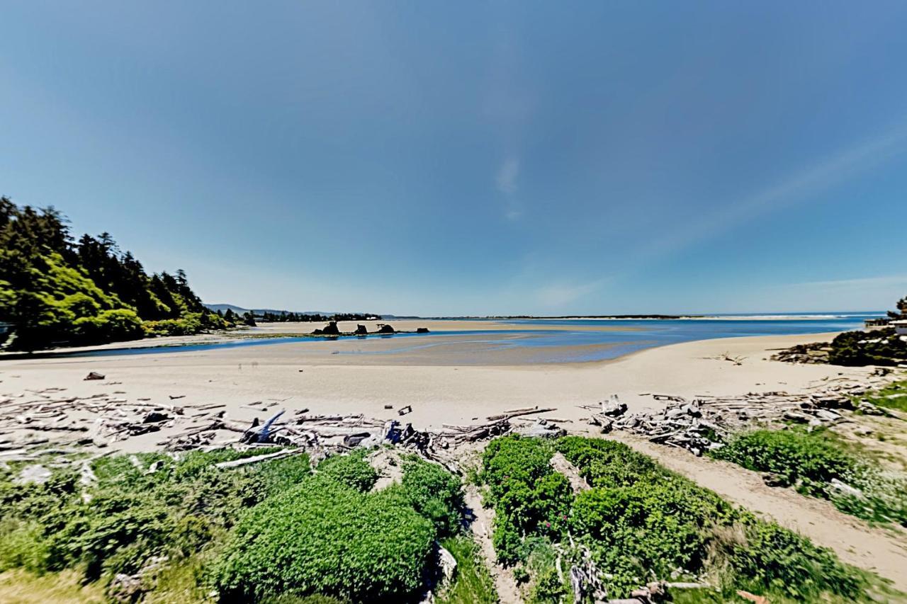 New Listing! Bay-View Beauty With Private Balcony Condo Lincoln City Exteriör bild