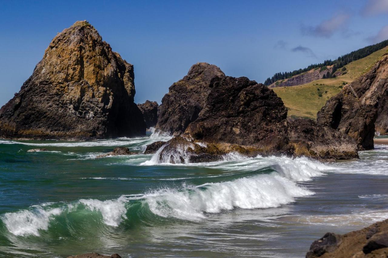 New Listing! Bay-View Beauty With Private Balcony Condo Lincoln City Exteriör bild