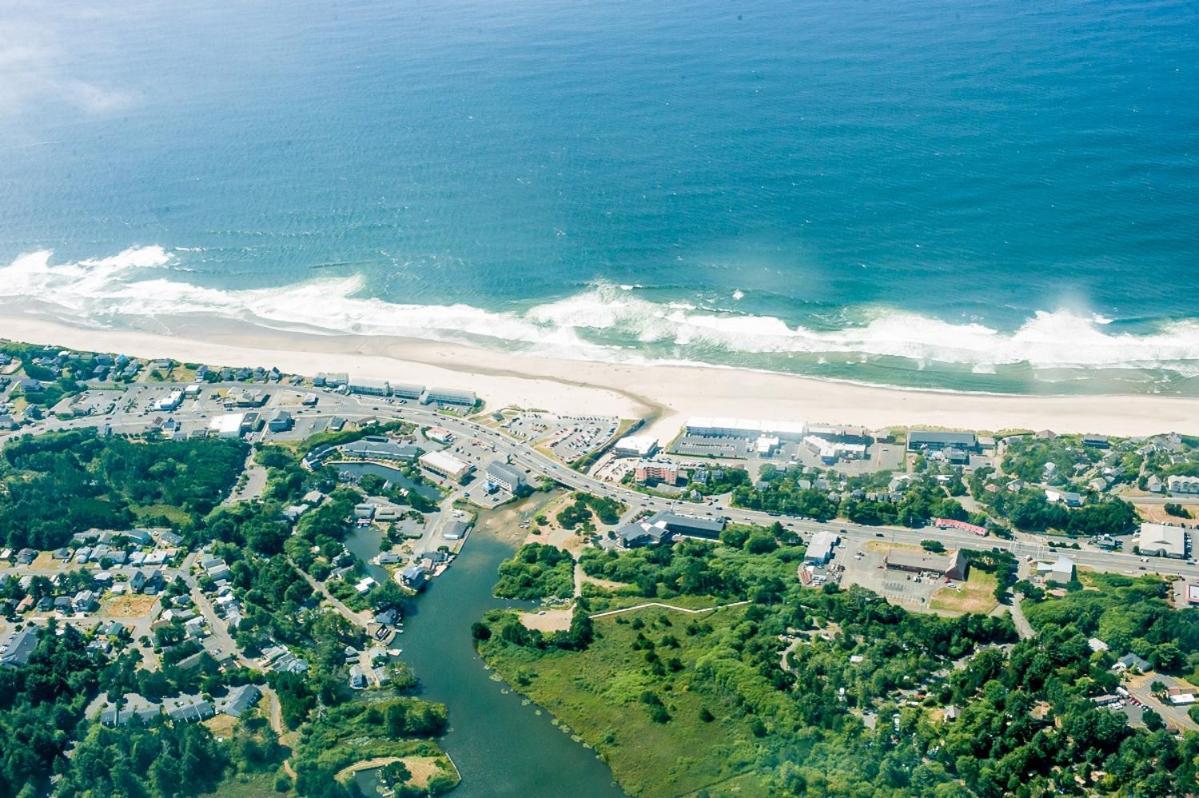 New Listing! Bay-View Beauty With Private Balcony Condo Lincoln City Exteriör bild