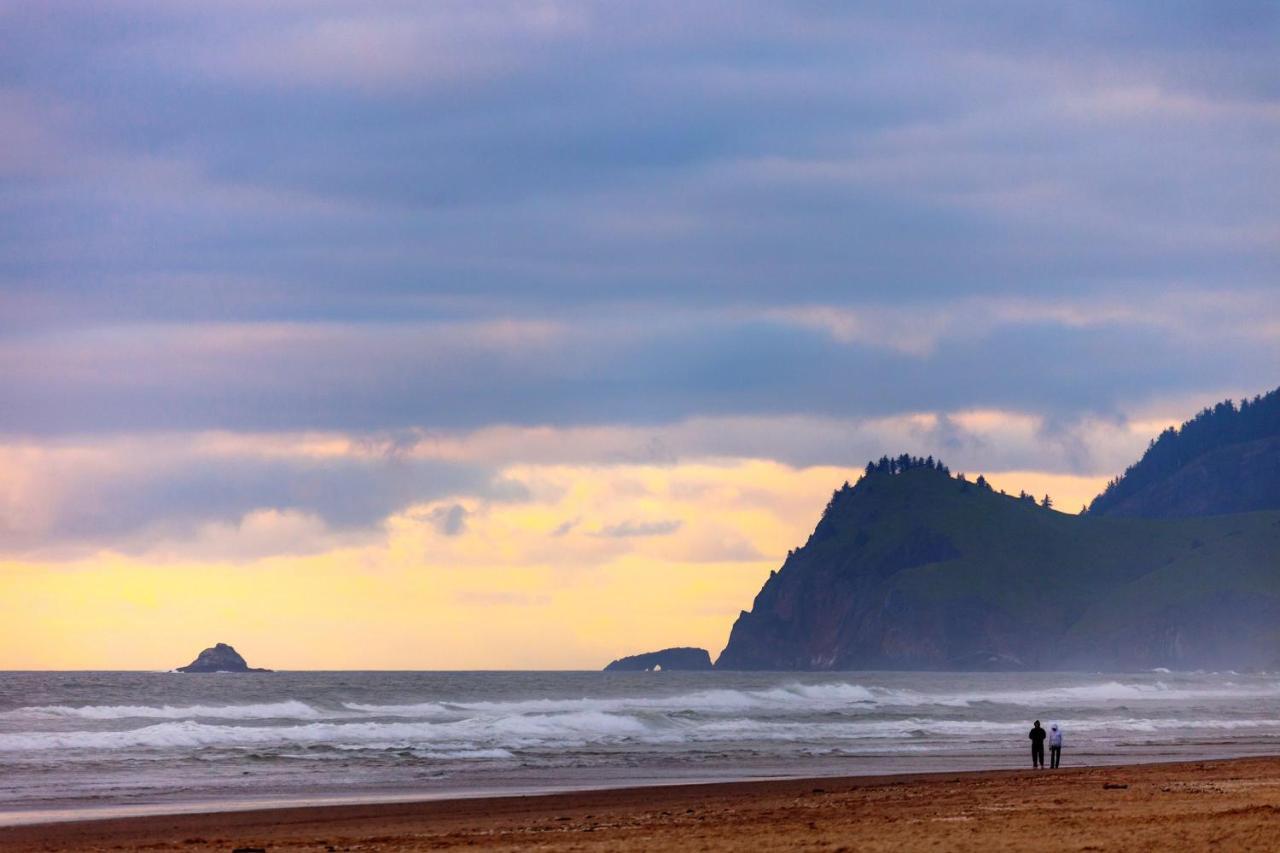 New Listing! Bay-View Beauty With Private Balcony Condo Lincoln City Exteriör bild